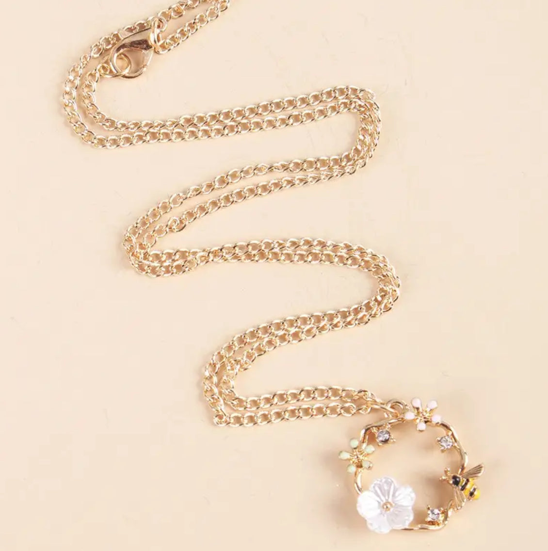 Beautiful Flower & Bee Gold Chain Necklace