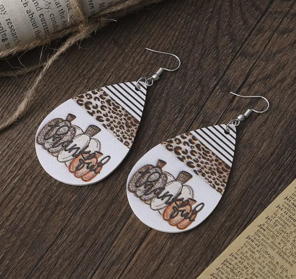 .Thankful Earrings w/Pumpkins