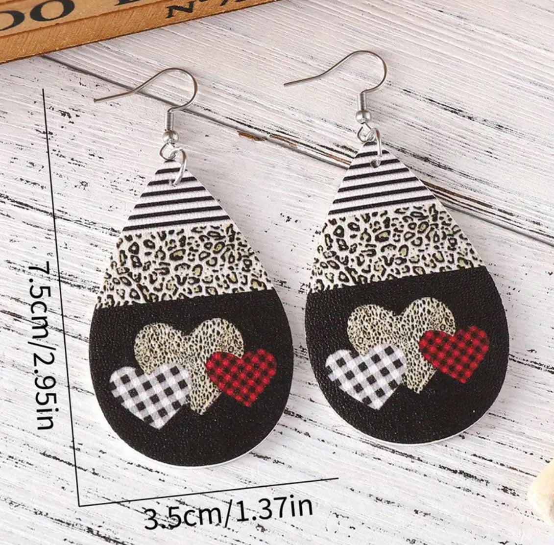 Beautiful Vintage Checkered Leopard Print Heart Drop Earrings