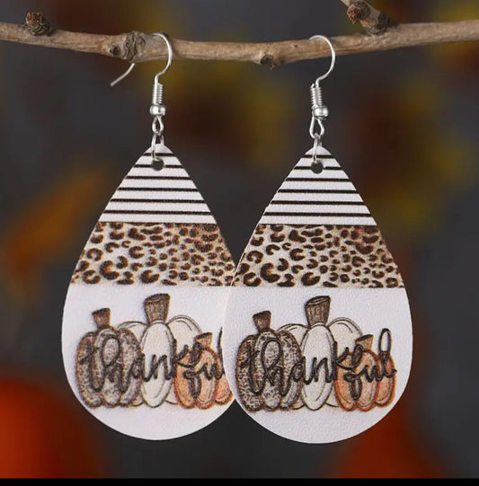 .Thankful Earrings w/Pumpkins